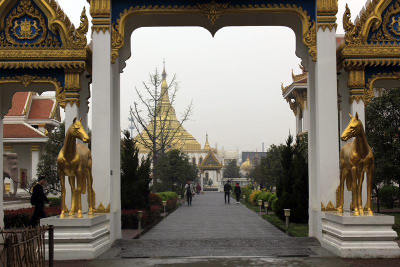 2017-03-30_144315 china-2017.jpg - Luoyang - Tempel des weien Pferdes